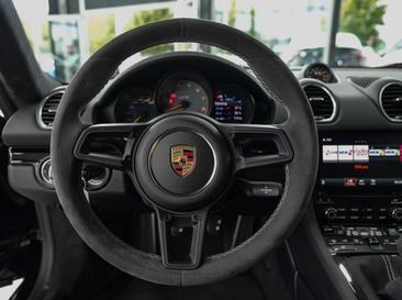 Porsche 718 GT4 GT4 — photo 18