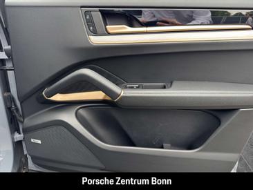 Porsche Cayenne III — photo 17
