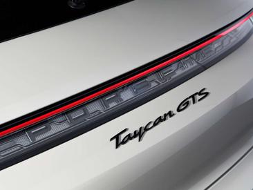 Porsche Taycan GTS — photo 11