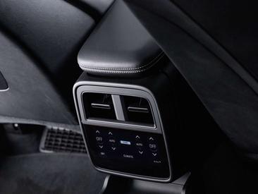 Porsche Taycan GTS — photo 12
