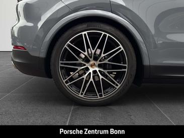 Porsche Cayenne III — photo 24