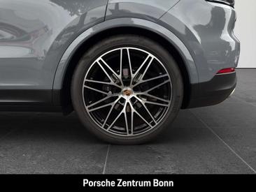 Porsche Cayenne III — photo 25