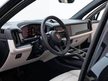 Porsche Cayenne II Turbo — photo 17