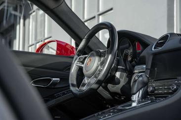 Porsche 718 Cayman S — photo 34