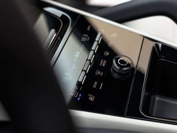 Porsche Cayenne II Turbo — photo 32