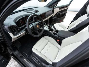 Porsche Cayenne II Turbo — photo 34