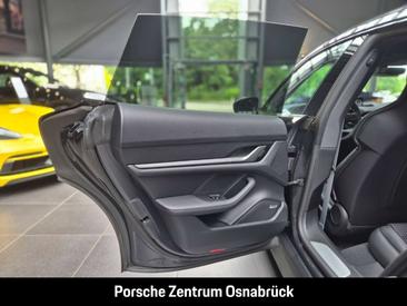Porsche Taycan 4S — photo 28