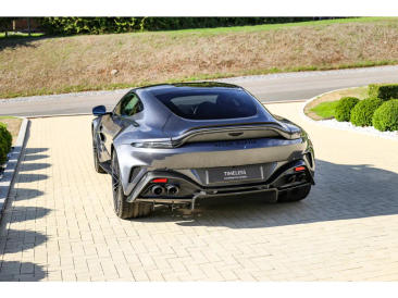 Aston Martin Vantage V8 — photo 30