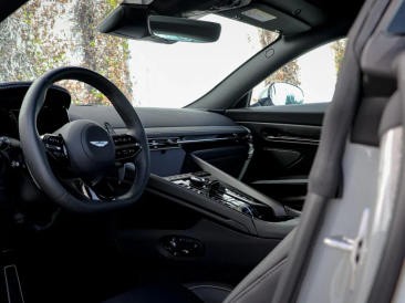Aston Martin DB12 V8 Coupe — photo 5