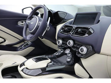 Aston Martin Vantage V8 — photo 35