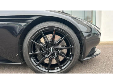 Aston Martin DB11 V8 — photo 4