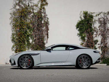 Aston Martin DB12 V8 Coupe — photo 9