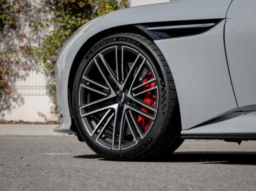 Aston Martin DB12 V8 Coupe — photo 12