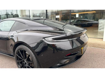 Aston Martin DB11 V8 — photo 7