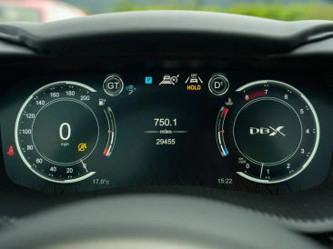 Aston Martin DBX 707 — photo 6