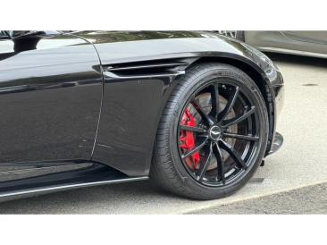 Aston Martin DB11 AMR — photo 9