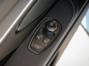 Aston Martin DB12 V8 Coupe — photo 21