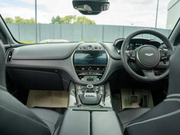 Aston Martin DBX 707 — photo 10