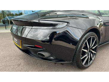 Aston Martin DB11 V12 — photo 8