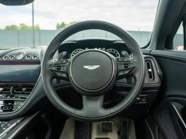 Aston Martin DBX 707 — photo 11