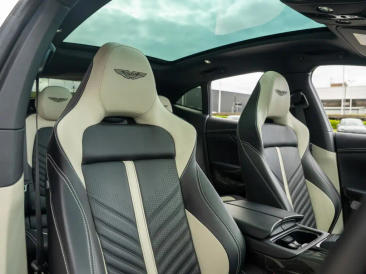Aston Martin DBX 707 — photo 12