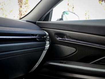 Aston Martin DB12 V8 Coupe — photo 24