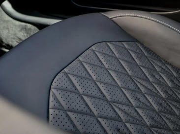 Aston Martin DB12 V8 Coupe — photo 25