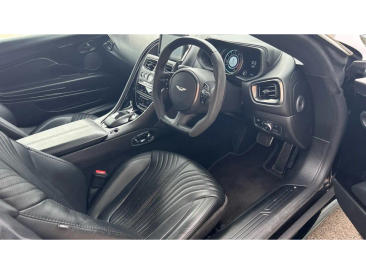 Aston Martin DB11 V8 — photo 17
