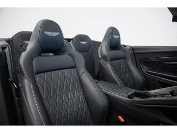 Aston Martin DB12 Volante 4.0 V8 B&W — photo 5