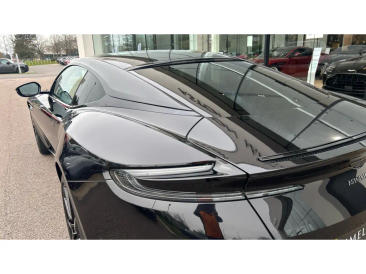Aston Martin DB11 V8 — photo 21