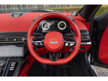 Aston Martin Vantage V8 — photo 19