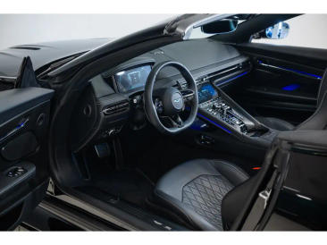 Aston Martin DB12 Volante 4.0 V8 B&W — photo 6