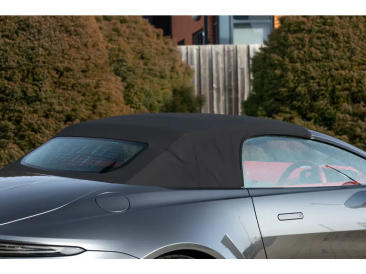 Aston Martin Vantage V8 — photo 22