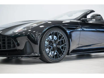 Aston Martin DB12 Volante 4.0 V8 B&W — photo 10