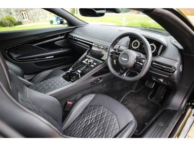 Aston Martin DB12 V8