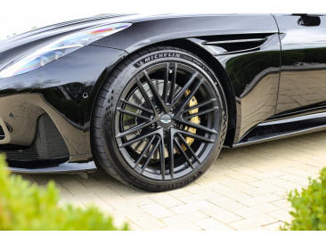 Aston Martin DB12 V8 — photo 4