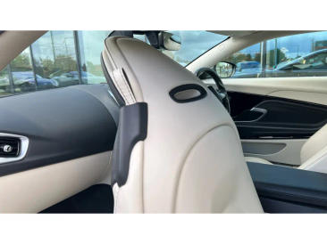 Aston Martin DB11 V12 — photo 26