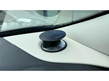 Aston Martin DB11 V12 — photo 27