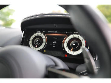 Aston Martin DB12 V8 — photo 6