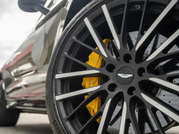 Aston Martin DBX 707 — photo 38