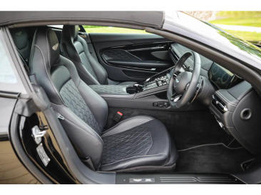 Aston Martin DB12 V8 — photo 28