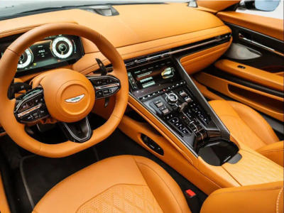 Aston Martin DB12 Volante 4.0 V8 B&W