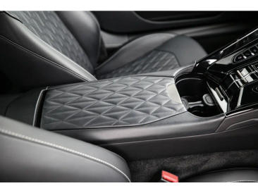 Aston Martin DB12 V8 — photo 30