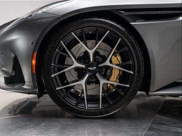 Aston Martin DB12 Volante 4.0 V8 B&W — photo 4