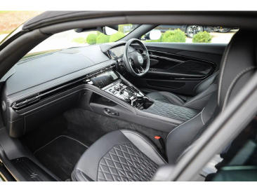 Aston Martin DB12 V8 — photo 35