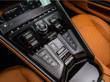 Aston Martin DB12 Volante 4.0 V8 B&W — photo 9