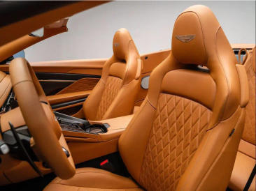 Aston Martin DB12 Volante 4.0 V8 B&W — photo 10