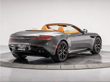 Aston Martin DB12 Volante 4.0 V8 B&W — photo 12