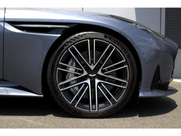 Aston Martin DB12 V8 Coupe — photo 4