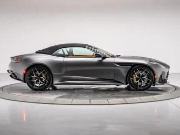 Aston Martin DB12 Volante 4.0 V8 B&W — photo 21